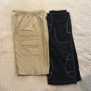 Bundle of 2 Hanna Anderson boys shorts. Size 140(10). One khaki, one navy.